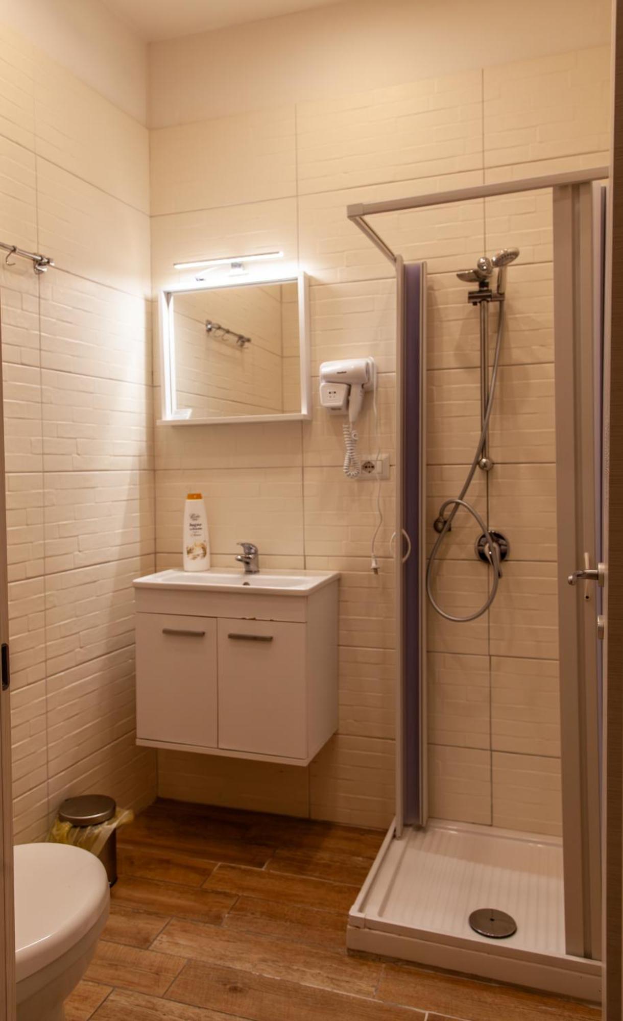 Hotel Easy Boarding Neapel Zimmer foto